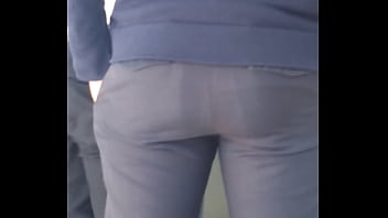 En la fila del banco me encontré a esta delicia