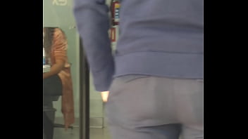 En la fila del banco me encontré a esta delicia