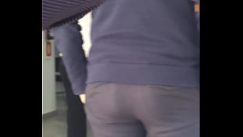 En la fila del banco me encontré a esta delicia En la fila del banco me encontré a esta delicia