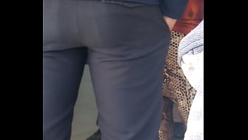 En la fila del banco me encontré a esta delicia