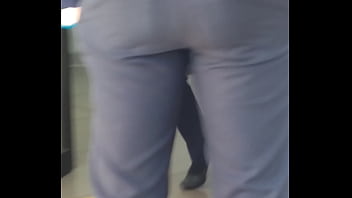 En la fila del banco me encontré a esta delicia