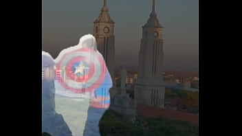 Homem preto na paulada com homem azul