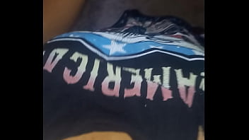 Una mamada rápida en el baño abandonado