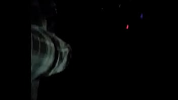 Siririca no carro dirigindo