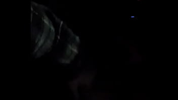 Siririca no carro dirigindo