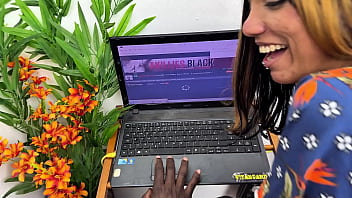 Aluna safada sempre provocando o professor mais desta vez ela entrou na pica preta fodeu muito com a buceta e o cuzinho sem camisinha