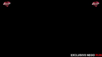 Marido descobre que sua esposa está traindo ele e no final assume ser corno e bete punheta vendo seus vídeos dando pra um preto do pau enorme