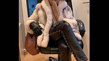 Leder Und Pelz thumbnail