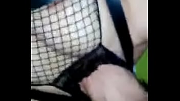 Vibrador na cona e leite na boca