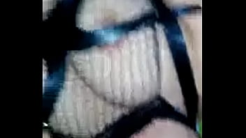 Vibrador na cona e leite na boca