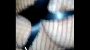 Vibrador na cona e leite na boca