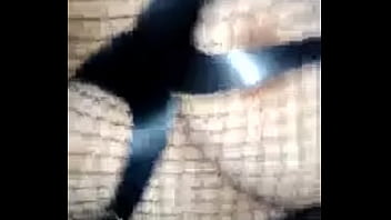 Vibrador na cona e leite na boca