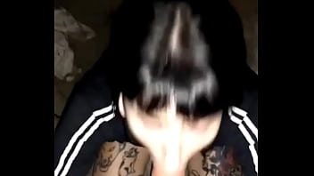 La mejor amiga de mi novia no aguantó y me la chupó en la calle