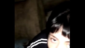 La mejor amiga de mi novia no aguantó y me la chupó en la calle