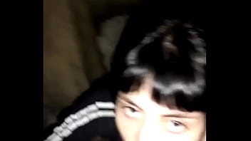 La mejor amiga de mi novia no aguantó y me la chupó en la calle