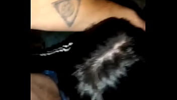 La mejor amiga de mi novia no aguantó y me la chupó en la calle