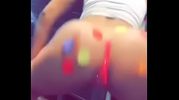 Flower girl shaking ass