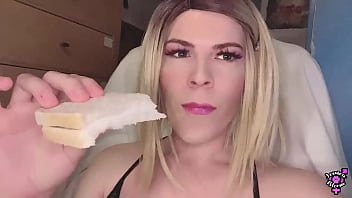 Hot Shemale Jess Bloom Eats Massive Load Of Cum Off Sandwich thumbnail