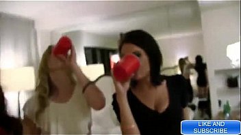 Who are these 4 sexy chicks