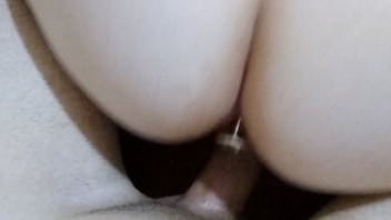 Se acabando com plug no cuzinho