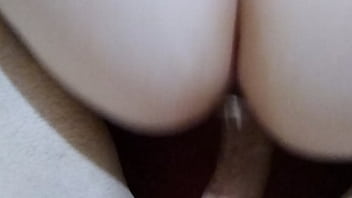 Se acabando com plug no cuzinho