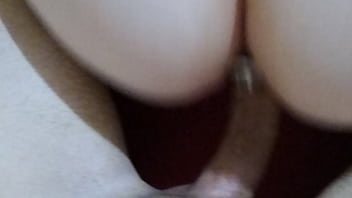 Se acabando com plug no cuzinho