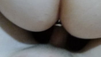 Se acabando com plug no cuzinho