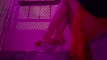 European stepmom artemisia love showing her legs outdoor