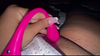 Mira como me masturbo antes de irme al trabajo