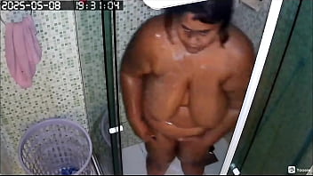 Camera escondida grava vizinha gostosa e gordinha se depilando sua grande buceta