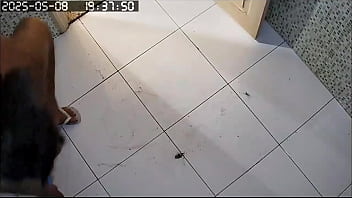 Camera escondida grava vizinha gostosa e gordinha se depilando sua grande buceta Camera escondida grava vizinha gostosa e gordinha se depilando sua grande buceta