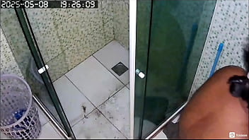 Camera escondida grava vizinha gostosa e gordinha se depilando sua grande buceta