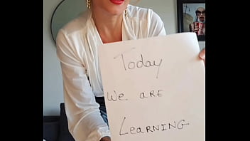 La quelle tu préfères la prof ou l'etudiante je serais celle que tu