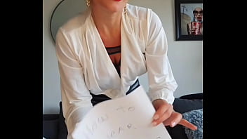 La quelle tu préfères la prof ou l'etudiante je serais celle que tu