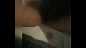 Vellos negros y juguete