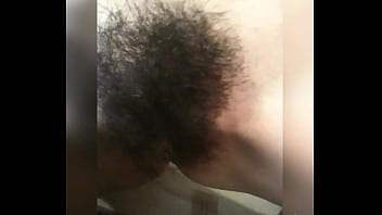 Vellos negros y juguete