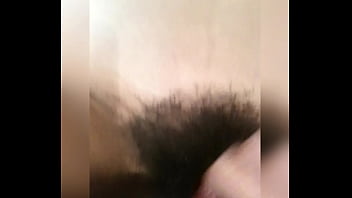 Vellos negros y juguete