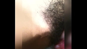 Vellos negros y juguete