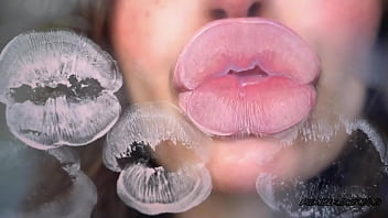 Sensual creamy nude lipgloss kiss