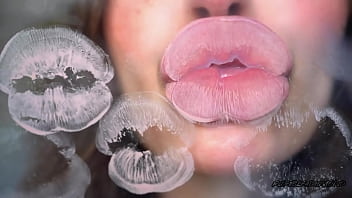 Sensual creamy nude lipgloss kiss