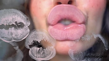 Sensual creamy nude lipgloss kiss