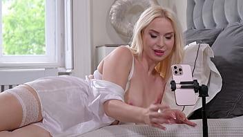 Kinky influencer vera jarw invites fans over for piss filled gonzo gangbang gp3281