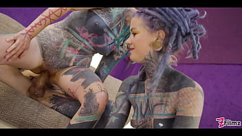 Tattooed hottie in a wild ffm threesome with two alternative teens