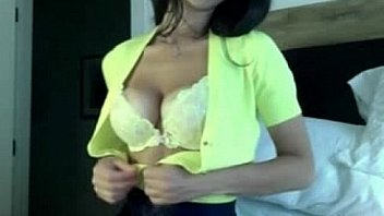 Brunette babe teen show big tits on webcam