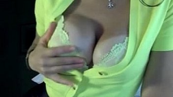 Brunette babe teen show big tits on webcam