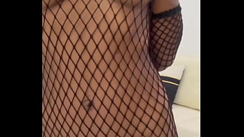 Morenita Linda Con Un Coño Jugoso Y Un Culo Abierto thumbnail