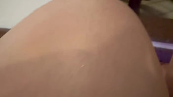 Nerdzinha gostosa provocou fortão na sauna e não teve volta