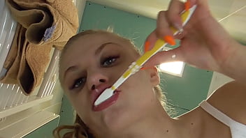 Princess Kirstin Spit With Toothpaste On You thumbnail