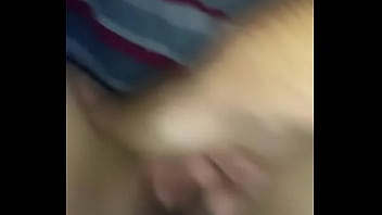 Tocando el coño de mi bebecita con mis deditos