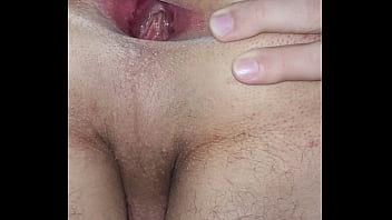 Novinho piscando o cuzinho guloso